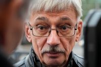 Oleg Orlov, styrelseledamot i Memorial, efter en förhandling i rysk domstol den 7 oktober 2022. 