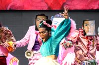 Savanna Hanneryd äger scenen med sin streetdans i ”Rebel royale”.