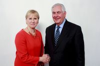 Sveriges utrikesminister Margot Wallström och hennes amerikanske kollega Rex Tillerson fotograferade i samband med ett enskilt möte vid OSSE-mötet i Wien.