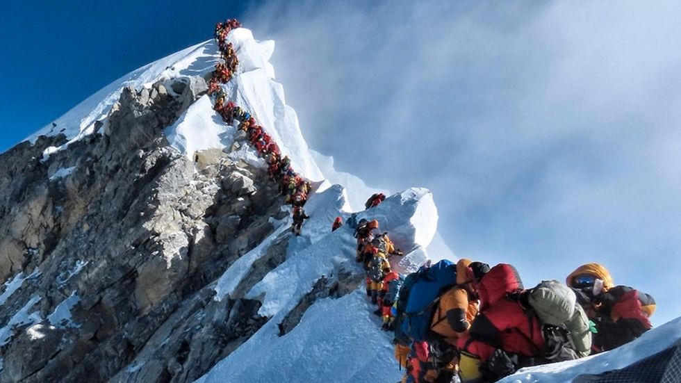En kö av klättrare på Mount Everest den 22 maj.