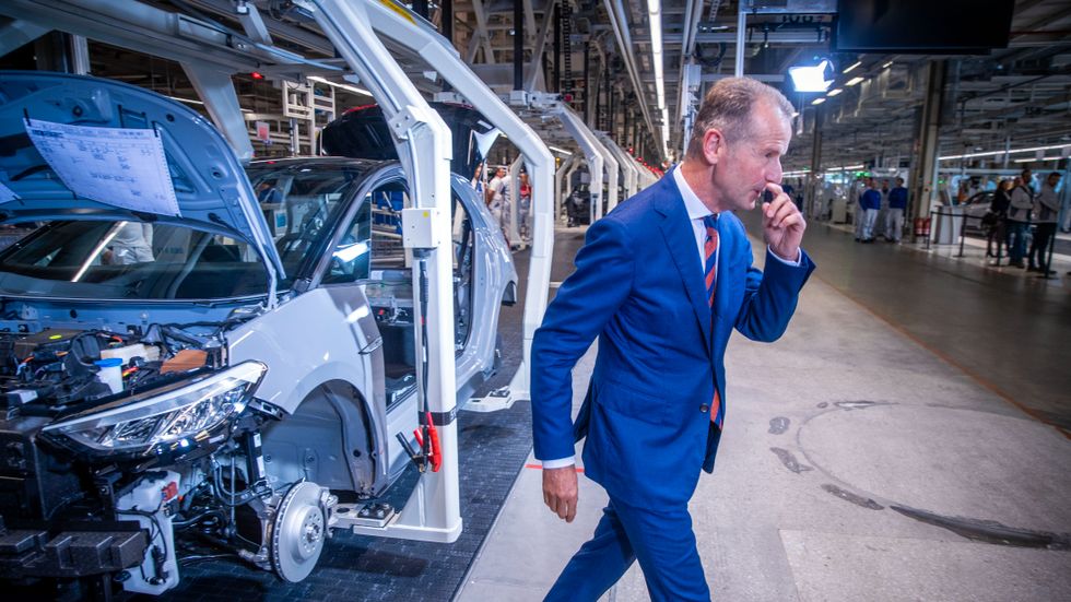 ”De klassiska biltillverkarnas era är över”, säger Volkswagenchefen Herbert Diess.