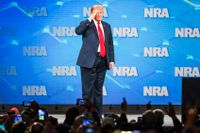 Donald Trump talar för NRA i april 2019.