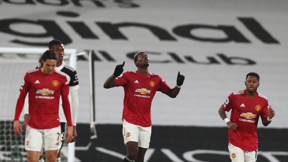 Paul Pogba, i mitten, firar efter sitt segermål borta mot Fulham.