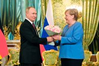 Rysslands president Vladimir Putin träffade Tysklands förbundskansler Angela Merkel under fredagen.