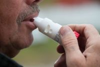Det aktiva ämnet budesonid finns i astmamedicinerna Pulmicort och Zymbicort. Däremot inte i Bricanyl enligt Fass.se. 