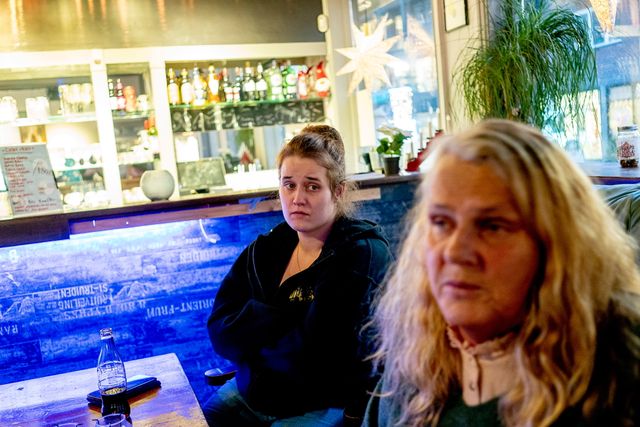 Pernille Holmkvist och Ingvild Rødje menar att de senaste smittskyddsreglerna innebär en katastrof för deras pub och de som brukar besöka den.