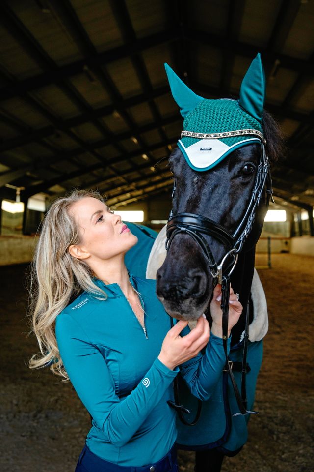 ”Det är verkligen en livsstil att ha häst”, säger Johanna Ingelsson, här tillsammans med danska varmblodet Lescaut.  
