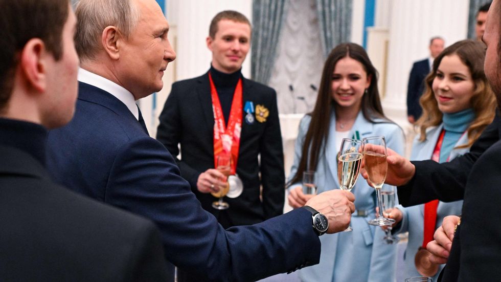 President Vladimir Putin träffade OS-medaljörer.