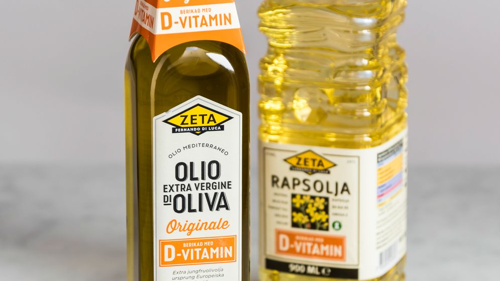 Normalt bildas D-vitamin i huden med hjälp av solen, men under vinterhalvåret är solen för svag. Berikad oliv- eller rapsolja är ett enkelt sätt att få i sig mer D-vitamin via vanlig mat.