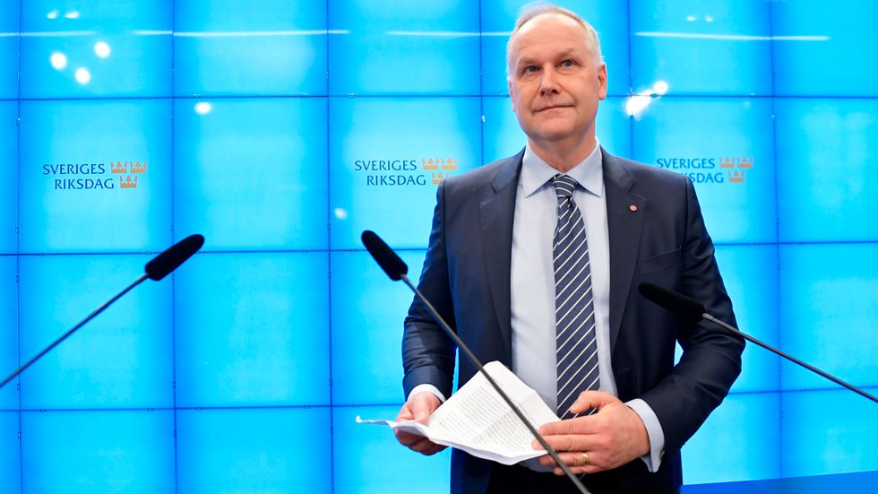 Vänsterpartiets partiledare Jonas Sjöstedt (V) släpper fram Löfvens (S) regering.