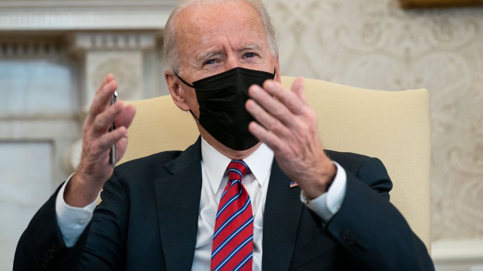 Joe Biden fick sitt räddningspaket på 1900 miljarder dollar godkänt även i kongressen. 