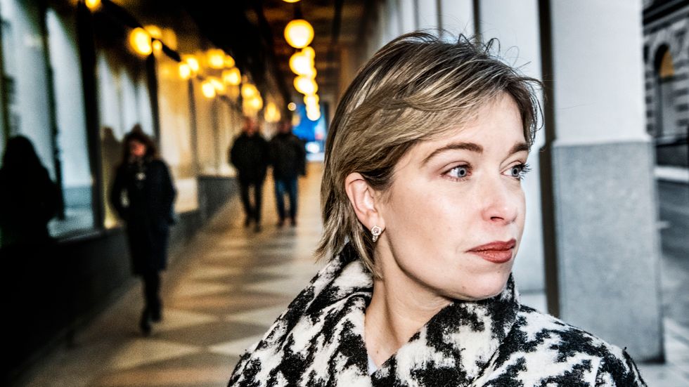 Annika Strandhäll lämnar regeringen efter ett dödsfall i familjen.