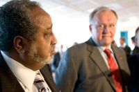 Mohammed al-Amoudi tillsammans med dåvarande statsminister Göran Persson (S) när de båda invigde Preemraffs anläggning i Lysekil år 2006.